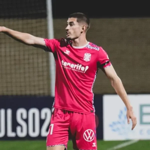 Adrián Pérez refuerza la zaga del Ourense CF