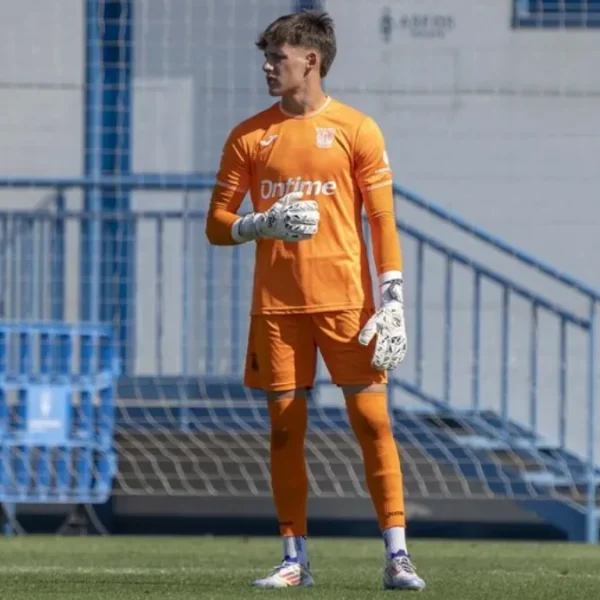 El Arenteiro incorpora a Alvin Abajas