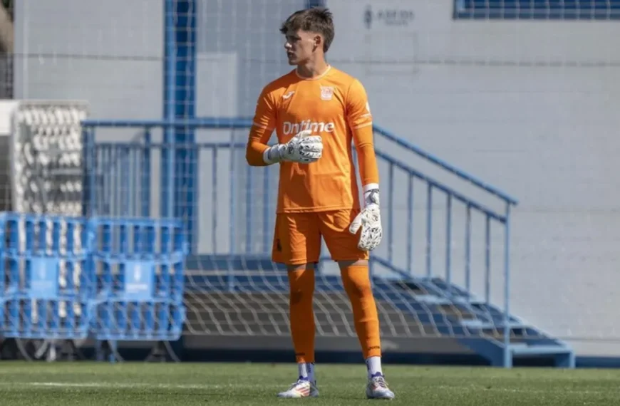 El Arenteiro incorpora a Alvin Abajas