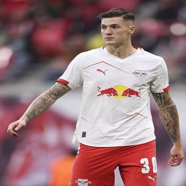 El Newcastle, pendiente de Isak para fichar a Šeško