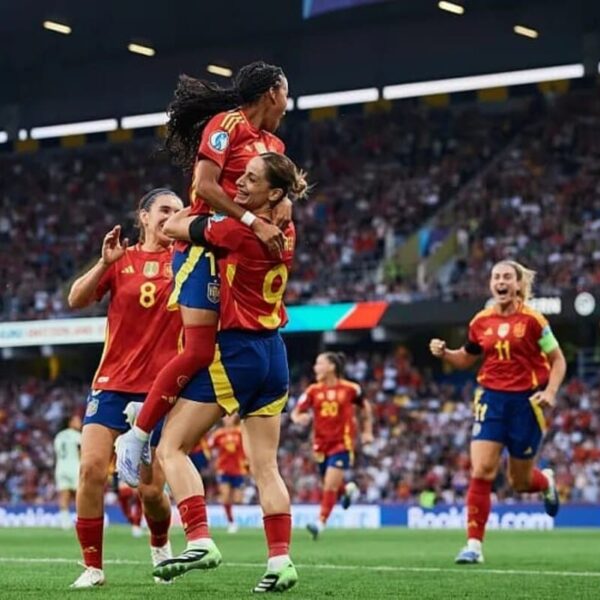 España 5 -0 Portugal: Manita, exhibición y líderes de grupo