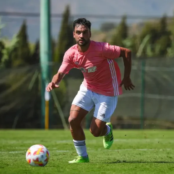 El Arenteiro refuerza la medular con Javi Grillo