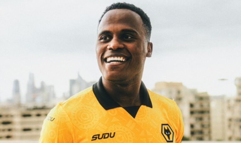 Jhon Arias da el salto y ficha por los Wolves. Fuente: Wolves en "X".