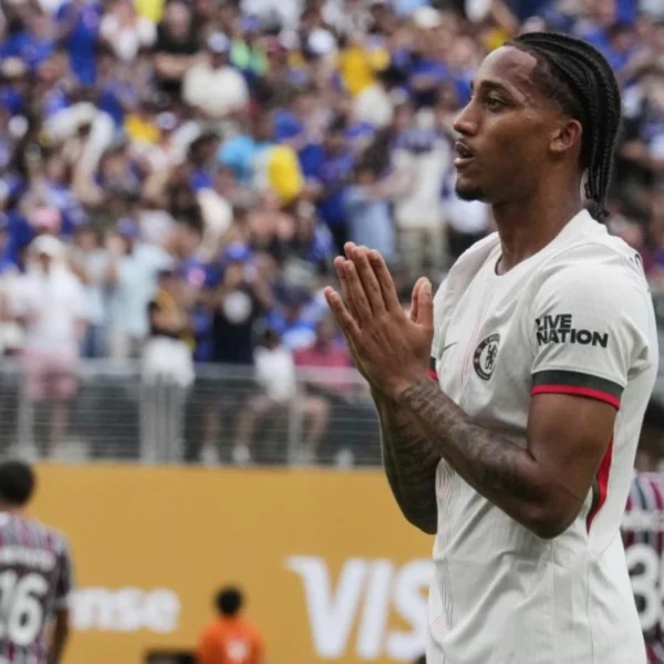 Joao Pedro vuelve a cumplir la ley del Ex