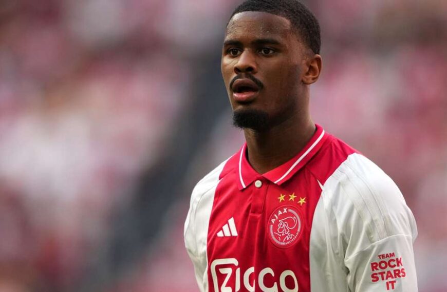 Jorrel Hato y el Chelsea, a punto