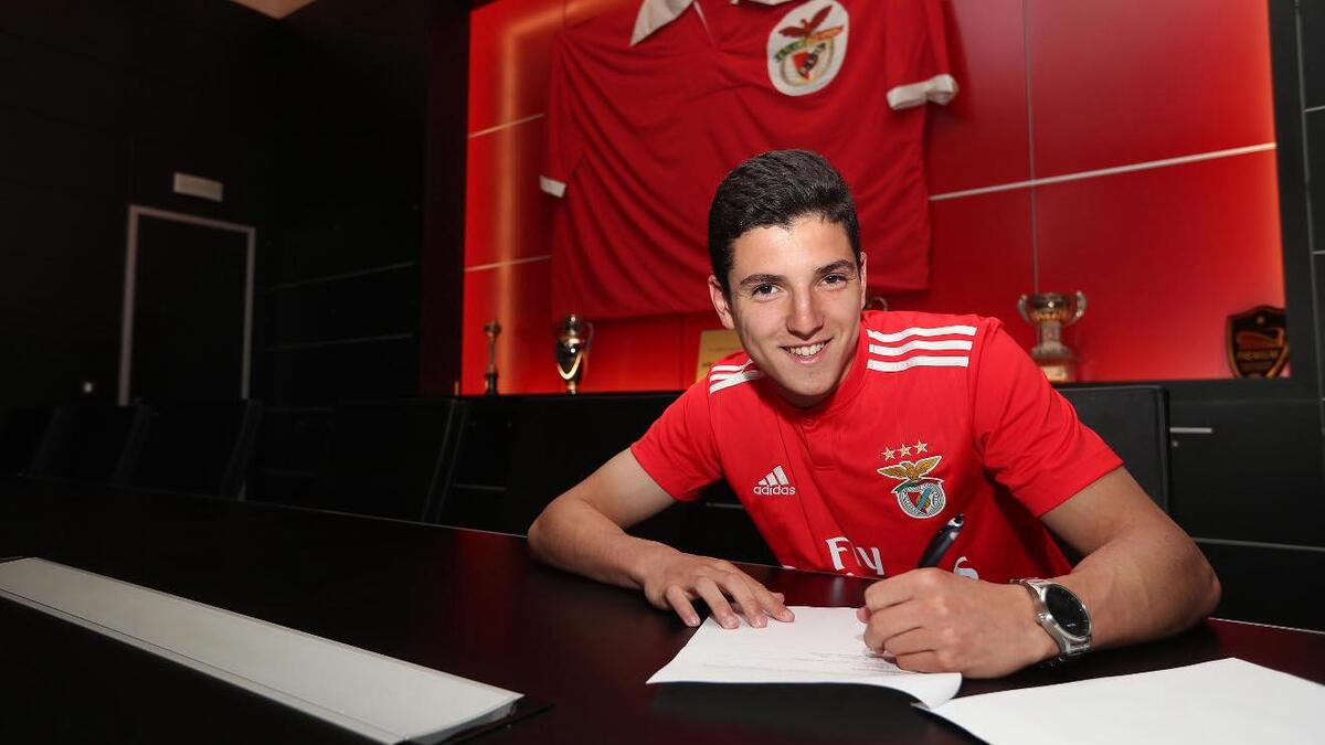 El elche apunto de cerrar a Martim Neto