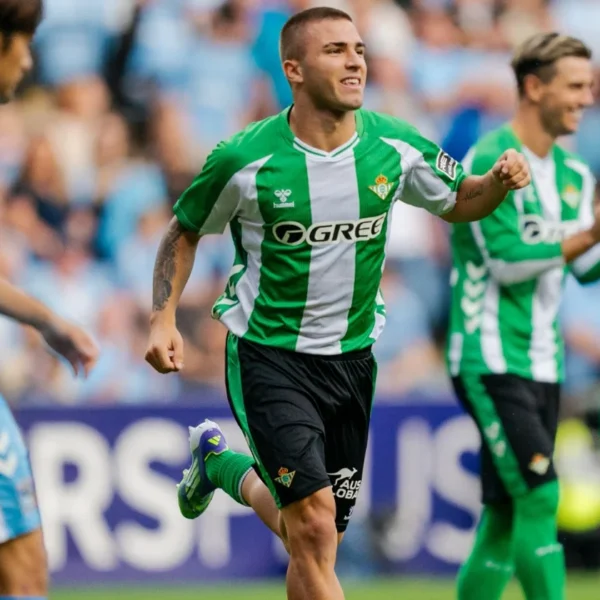 Pablo García salva al Betis con un golazo ante el Coventry