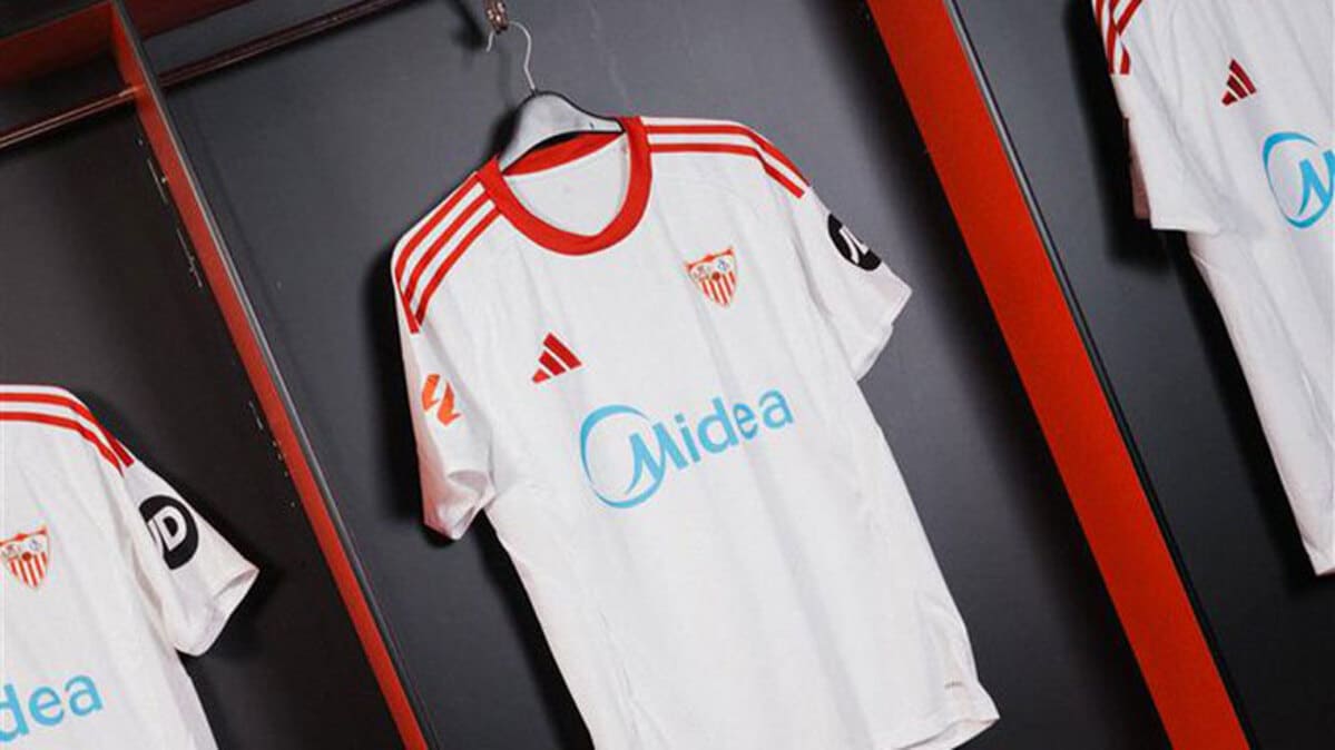 El Sevilla FC presenta su nueva camiseta 25/26