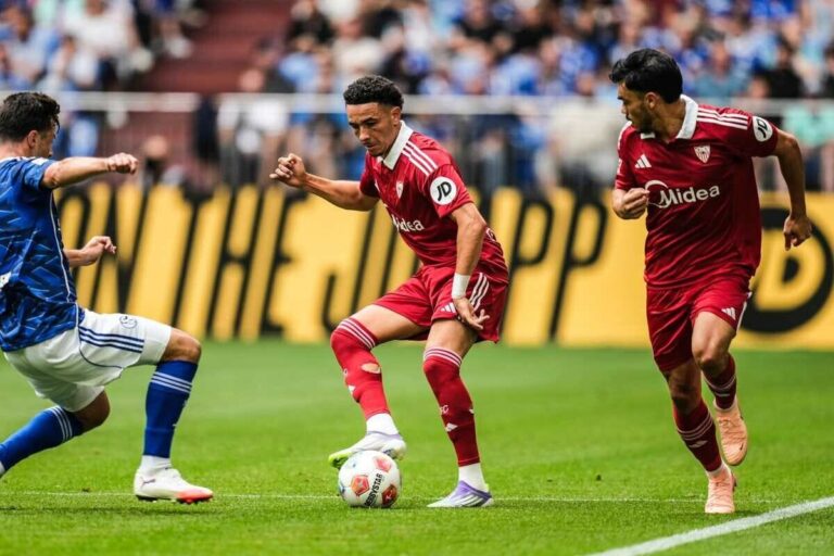 Schalke 04 2-4 Sevilla FC: A la tercera va la vencida