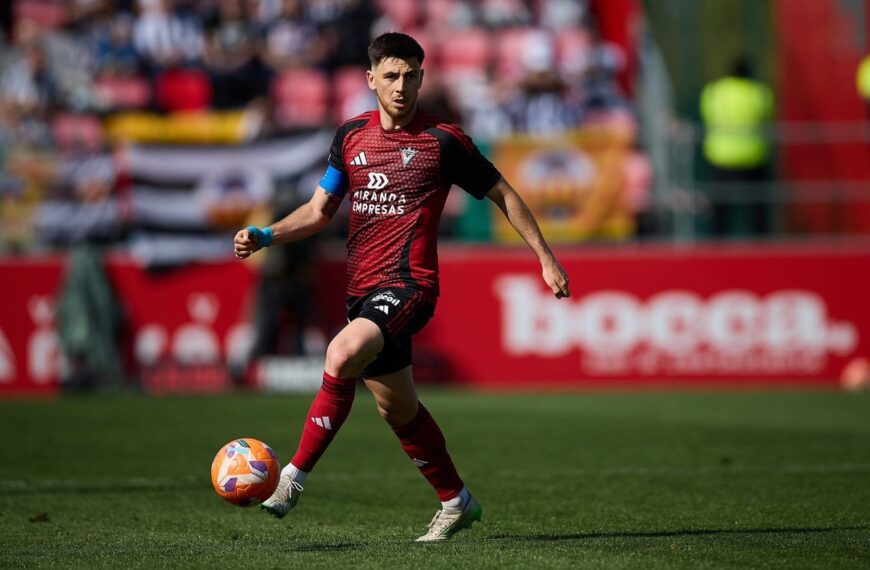 Alberto Reina podría tener un nuevo destino, el Real Oviedo