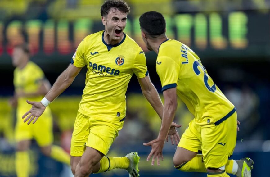 Álex Forés, cerca de recalar en el Oviedo