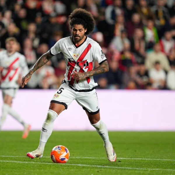 El Rayo Vallecano vuelve al trabajo sin Aridane ni Montiel