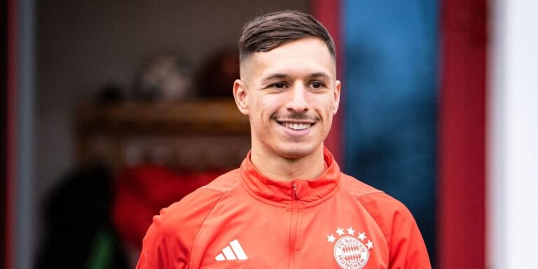 Bryan Zaragoza con el Bayern München