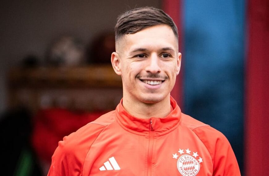 Bryan Zaragoza con el Bayern München