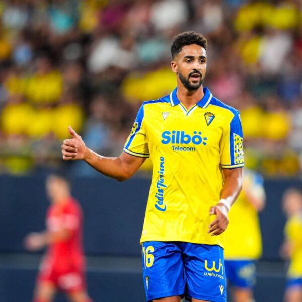 El Rayo Vallecano va a por Chris Ramos tras la salida de Raúl de Tomás