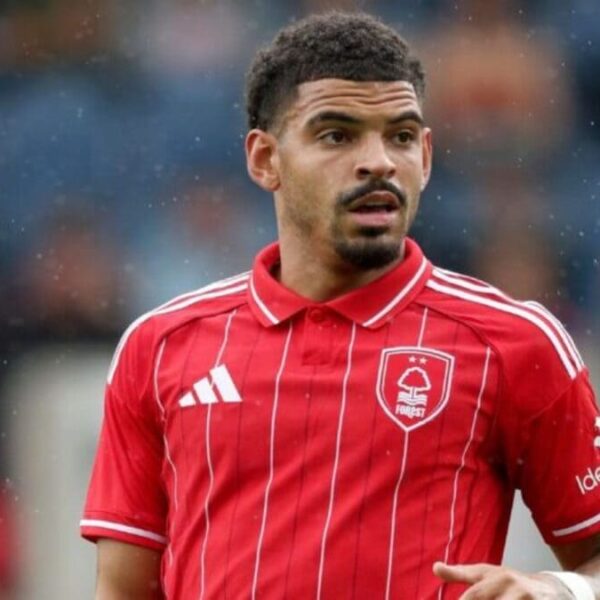 Gibbs-White renueva con el Nottingham Forest hasta 2028