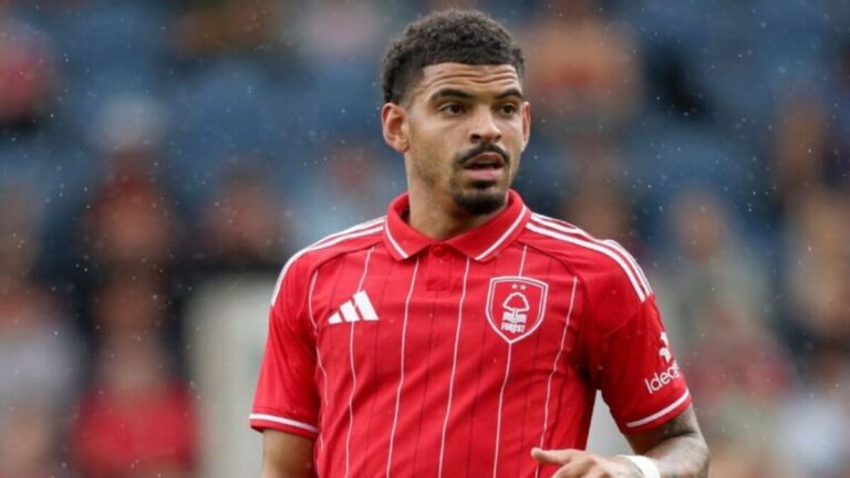 Gibbs-White renueva con el Nottingham Forest hasta 2028
