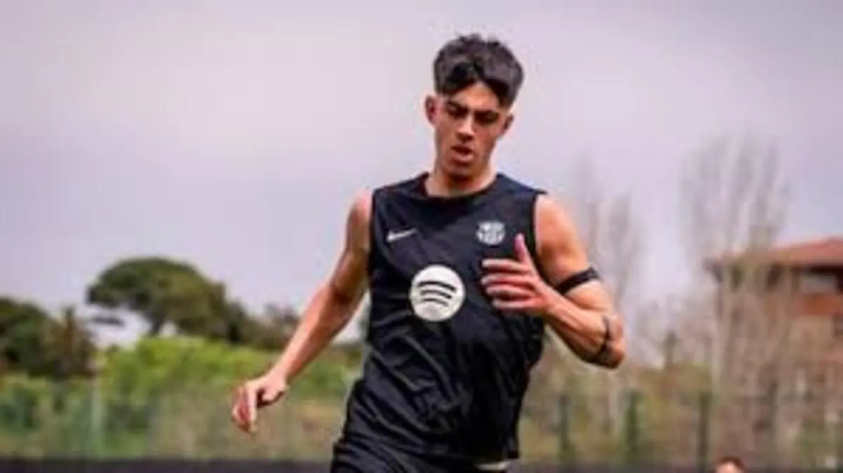 Marc Bernal con la camiseta del Barça