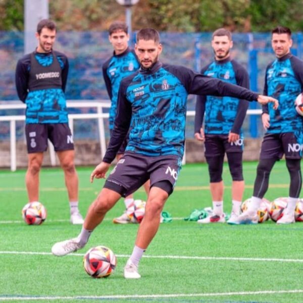 El Compostela se hace con Mateo Arellano