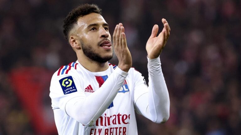 Este futbolista del Olympique de Lyon sería uno de los candidatos para reemplazar a Rodrigo De Paul