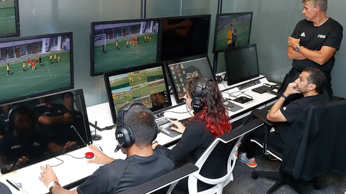 Sala VAR en la sede de la RFEF