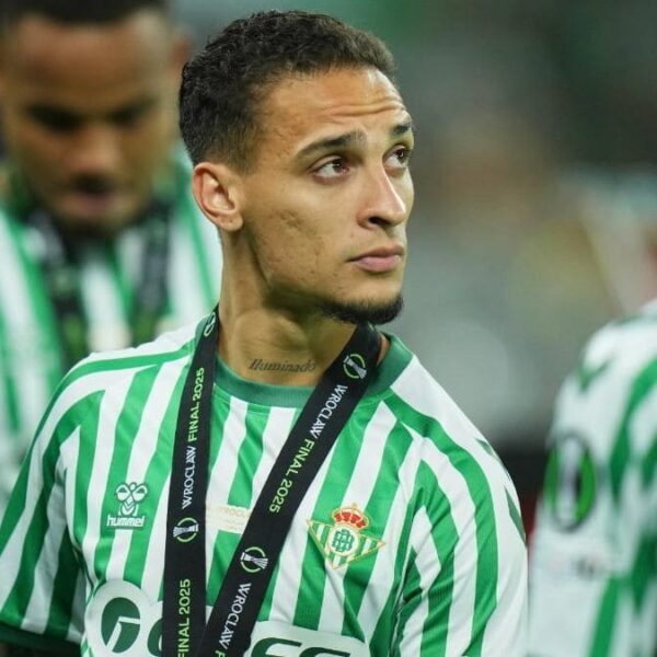 El Real Betis no se rinde con Antony