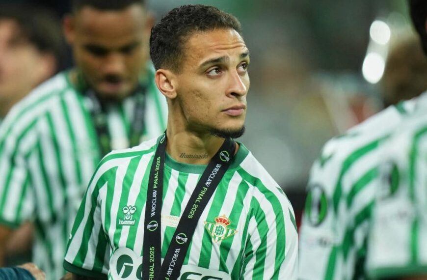 Real Betis y Manchester United retoman las negociaciones por Antony