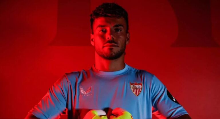 Álvaro Fernández se queda en el Sevilla FC