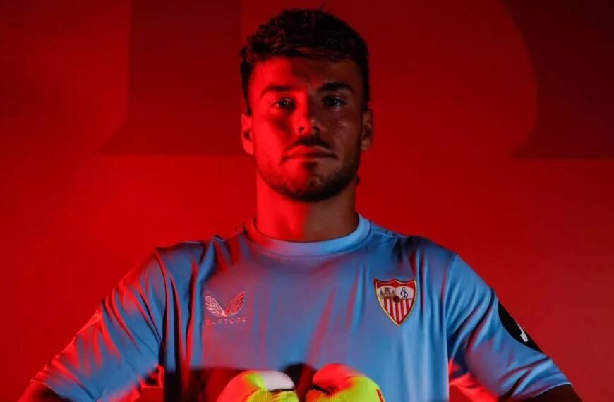 Álvaro Fernández se queda en el Sevilla FC