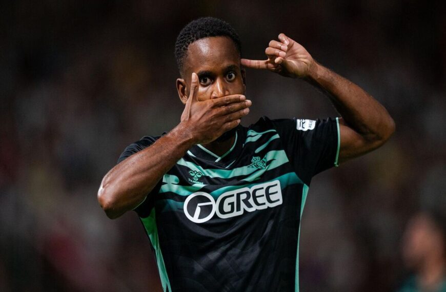 Bakambu entrenando con el Betis