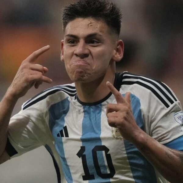 Oficial: Claudio Echeverri llega al Bayer Leverkusen