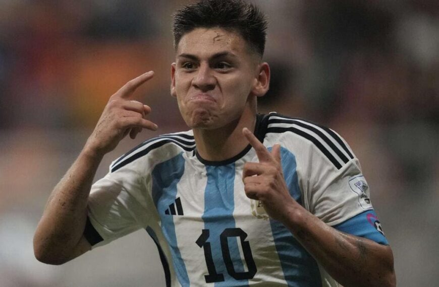 Oficial: Claudio Echeverri llega al Bayer Leverkusen