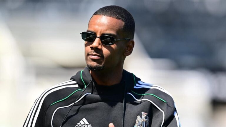 El Liverpool prepara una segunda oferta por Alexander Isak