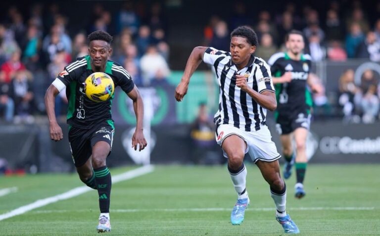 El Rayo Vallecano tiene atado a Jozhua Vertrouwd