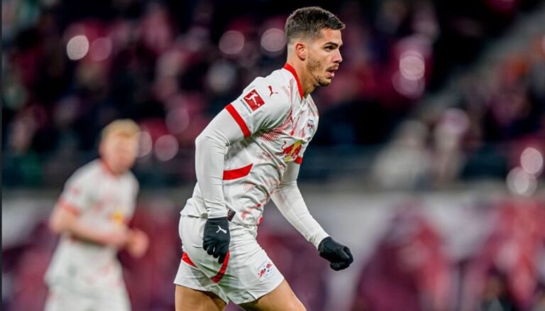 el elche se hace con el luso André Silva