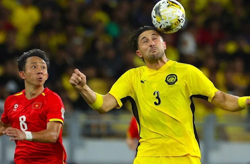 Facundo Garcés jugando un partido con la Selección de Malasia