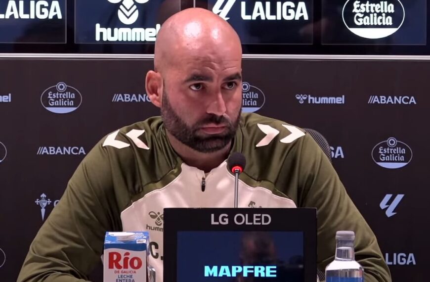 Claudio Giráldez en rueda de prensa