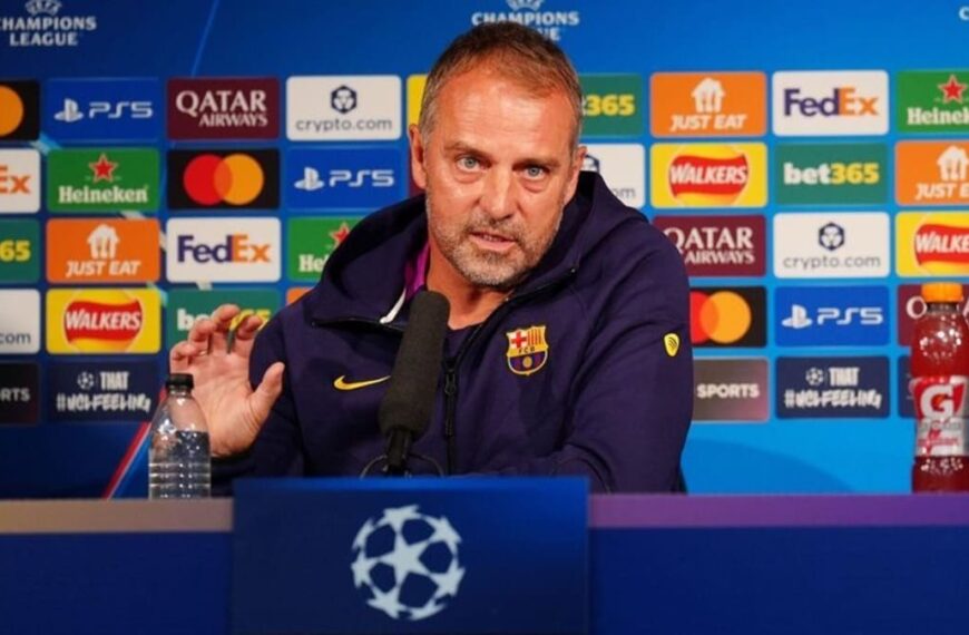 Hansi Flick en la rueda de prensa de antes del partido ante el Newcastle