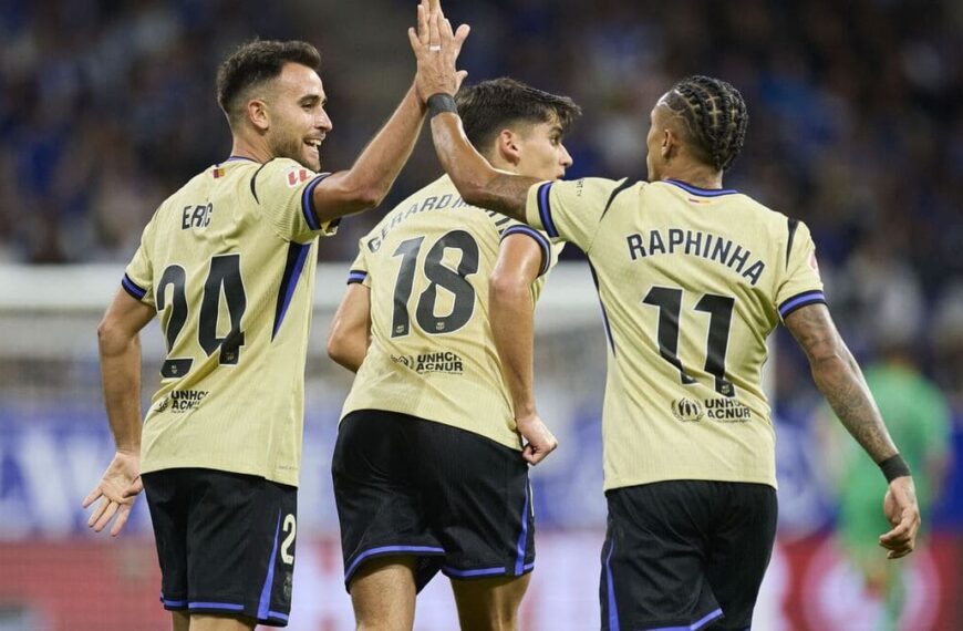 jugadores del FC Barcelona celebrando un gol