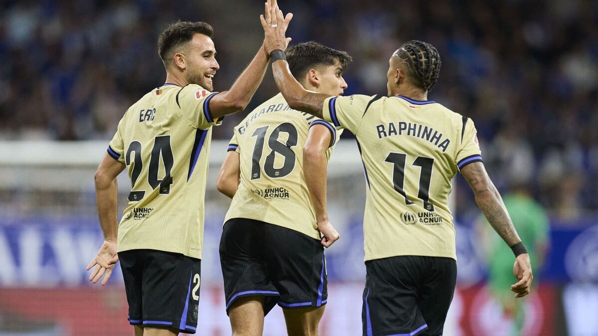jugadores del FC Barcelona celebrando un gol