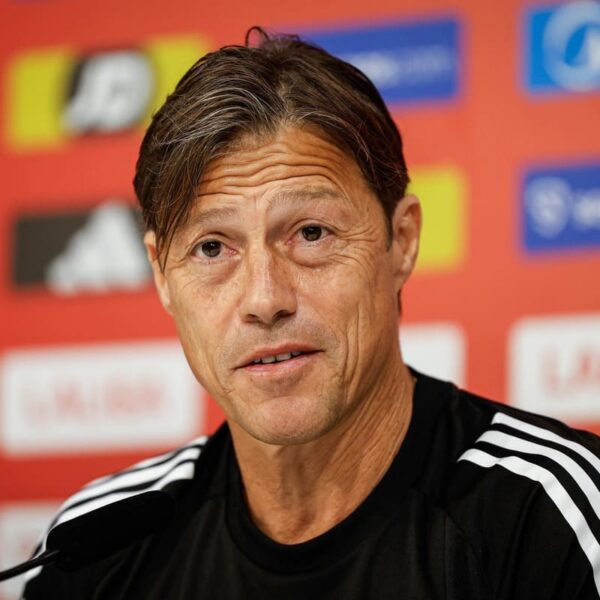Almeyda: «El pasado no se borra, pero hay que mirar hacia el futuro»
