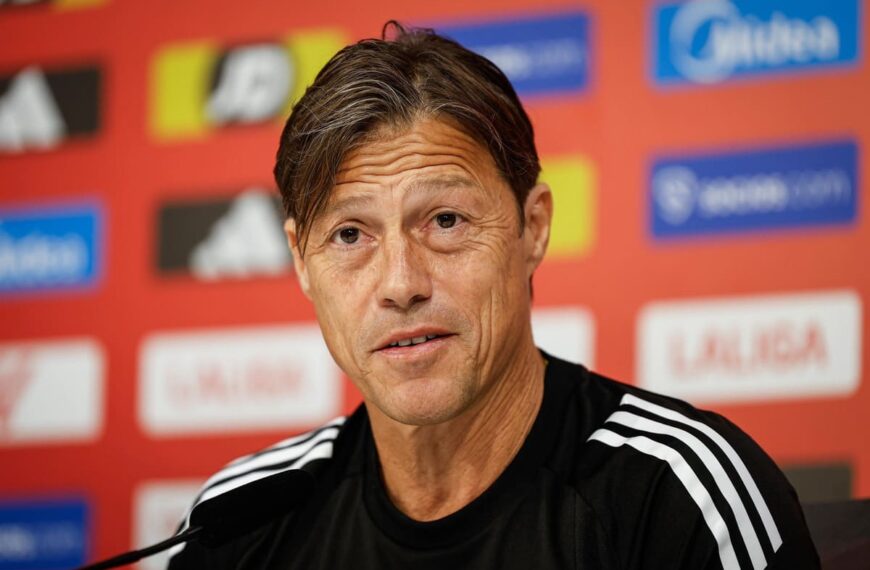 Matías Almeyda, ante los medios de comunicación