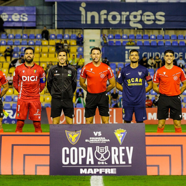 UCAM MURCIA 1-3 CÁDIZ: los gaditanos se llevan la victoria a pesar de la resistencia universitaria