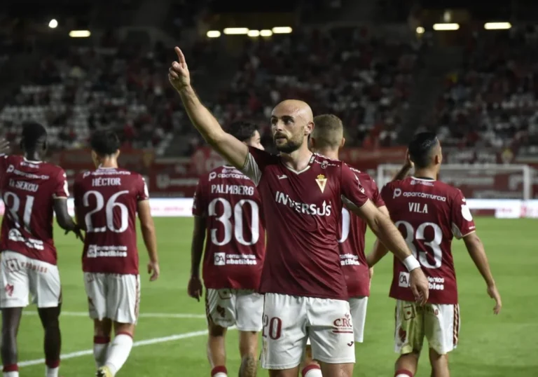 Real Murcia 1-1 (2-1) Antequera: La igualdad entre ambos deriva en emoción