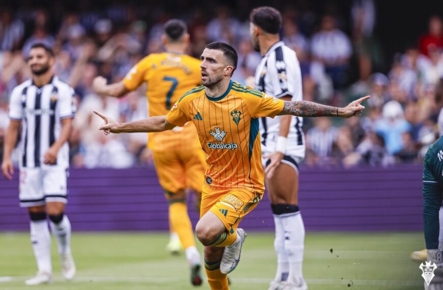 Agus medina celebrando con el Albacete