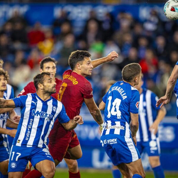 La defensa del Alavés, el gran baluarte de Coudet en el arranque de LaLiga