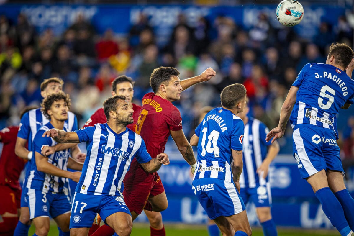 La defensa del Alavés, el gran baluarte de Coudet en el arranque de LaLiga
