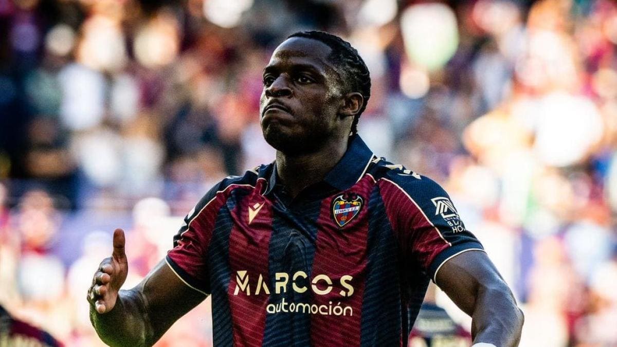 Etta Eyong en un partido con el Levante