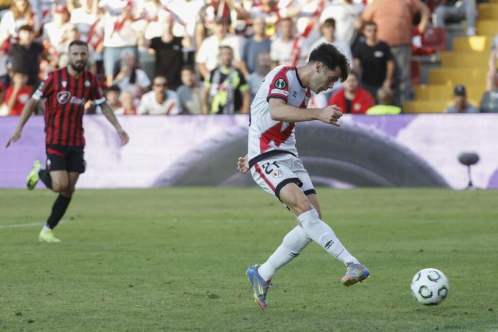Fran Pérez marcando un gol