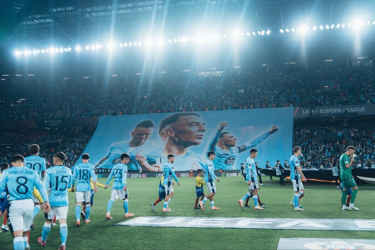El tifo desplegado por el Celta en homenaje a Iago Aspas
